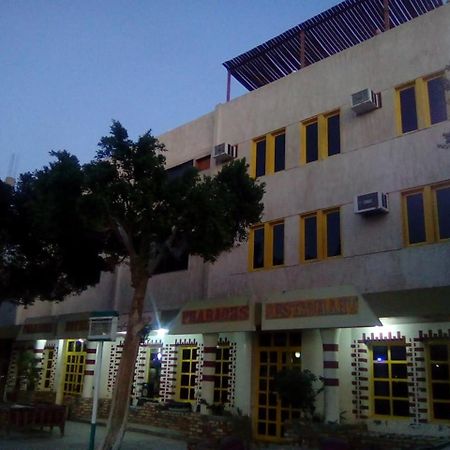 Pharaohs Hotel Luxor Bagian luar foto
