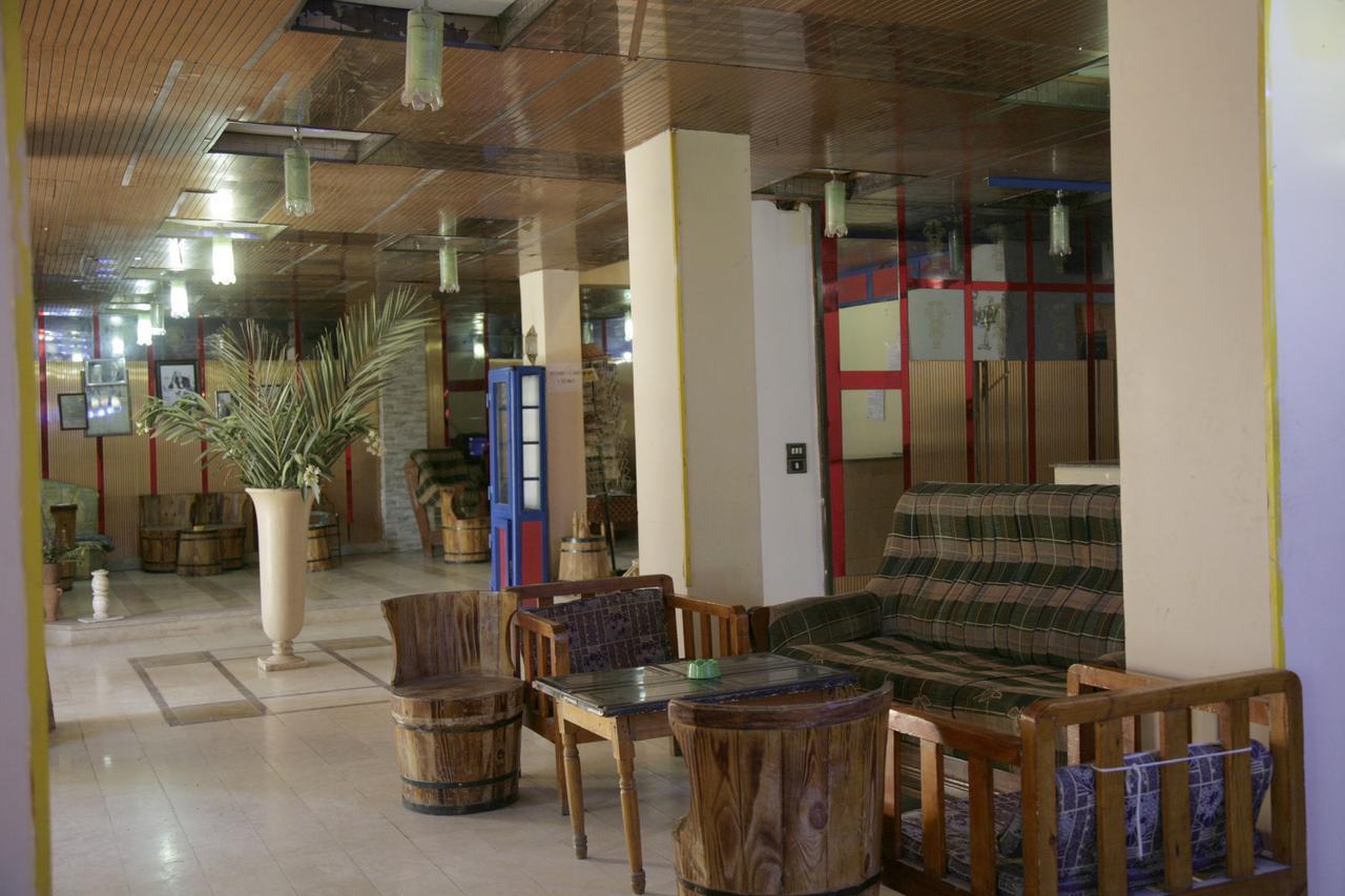 Pharaohs Hotel Luxor Bagian luar foto