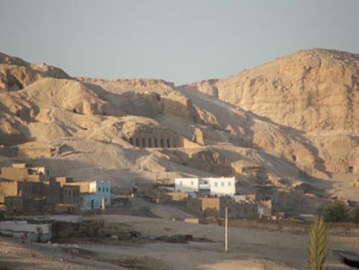 Pharaohs Hotel Luxor Bagian luar foto